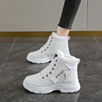 Bota Feminina de Cano Curto com Solado Grosso Forro Aveludado Estilo Casual Esportivo – (Promoção de Inverno 2025)