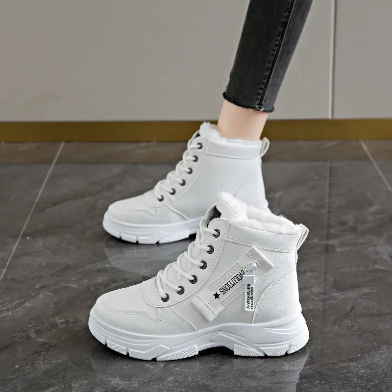 Bota Feminina de Cano Curto com Solado Grosso Forro Aveludado Estilo Casual Esportivo – (Promoção de Inverno 2025)